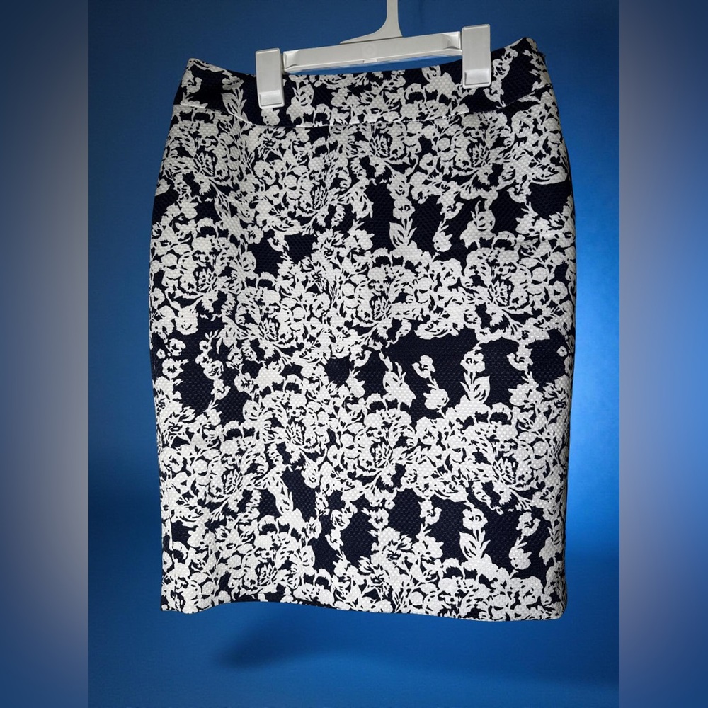 Nine West Monochrome Floral Pencil Skirt